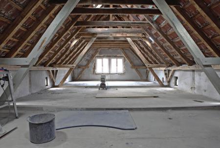 IS SPRAY FOAM INSULATION RIGHT FOR MY ATTIC?